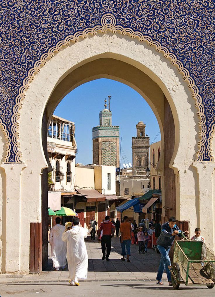 Fes Desert Tours: Complete Sahara Guide to Merzouga (Itineraries, Costs, Small Groups & Private Trips)